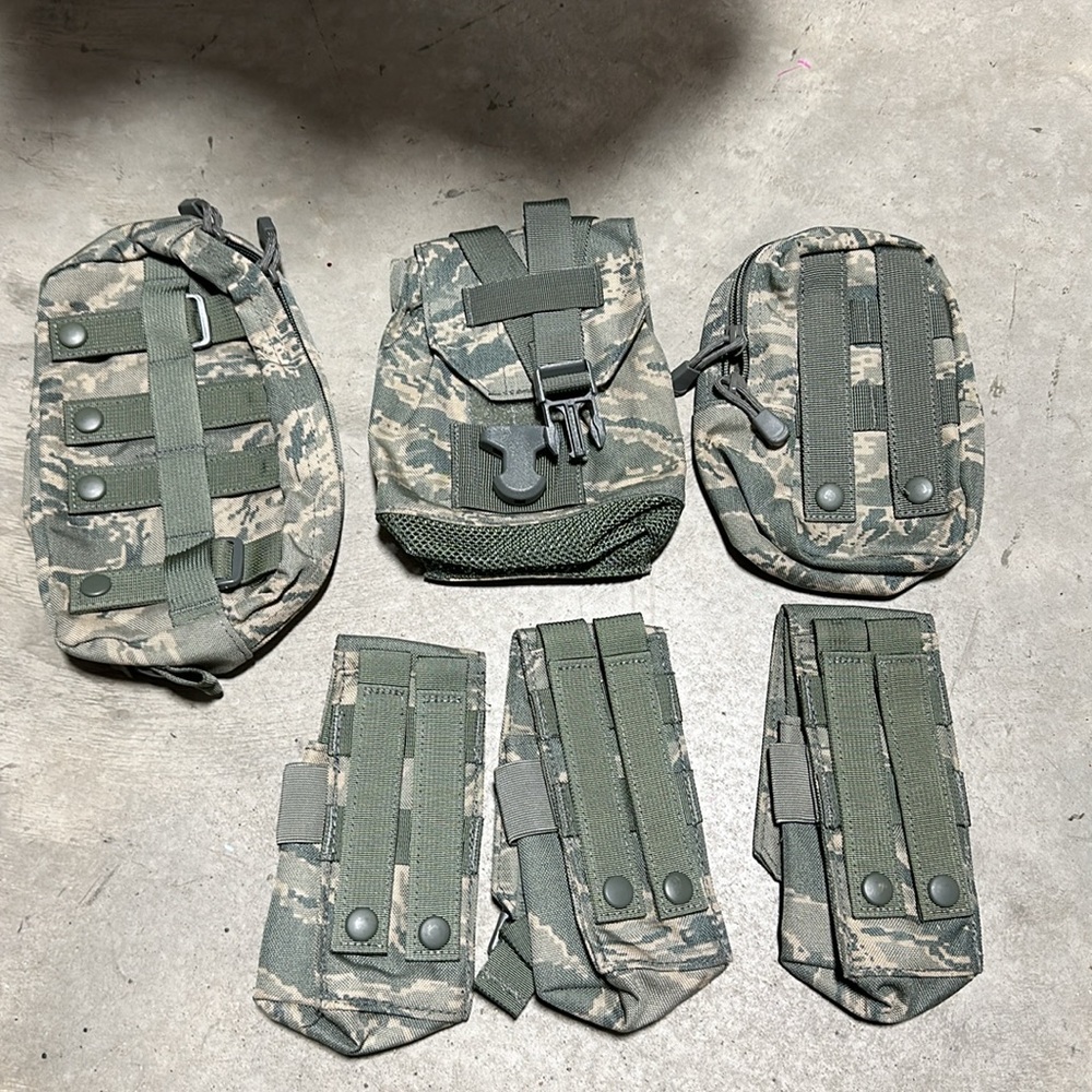 Military Digital Camo ACUAccessory Pouch Bag Molle InnerPocket Zip / 2 mag